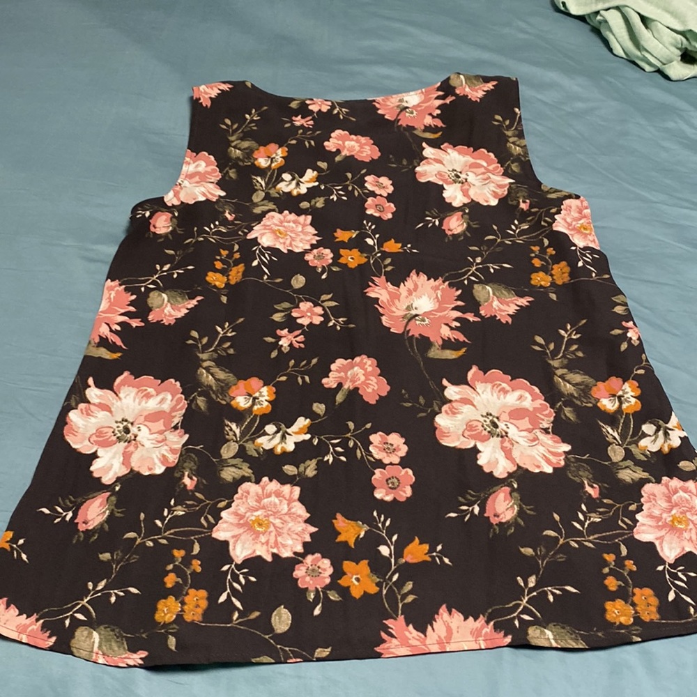 Loft tank size S. - Picture 3 of 3